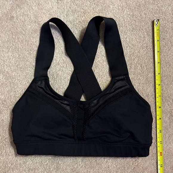 ALO Yoga Equalize Bra - Picture 6 of 6